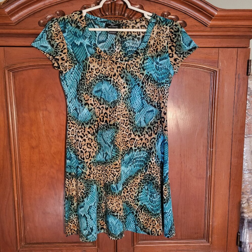 Dress - beautiful colors and flattering pattern